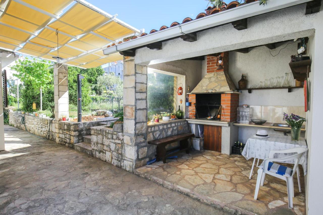 Artistic Summer House Marinovic With Garden&Bbq ซูเปตาร์ ภายนอก รูปภาพ