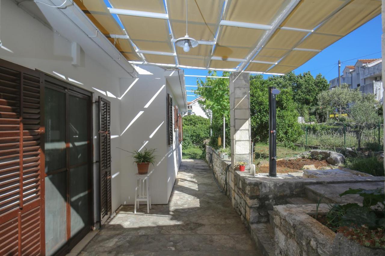 Artistic Summer House Marinovic With Garden&Bbq ซูเปตาร์ ภายนอก รูปภาพ