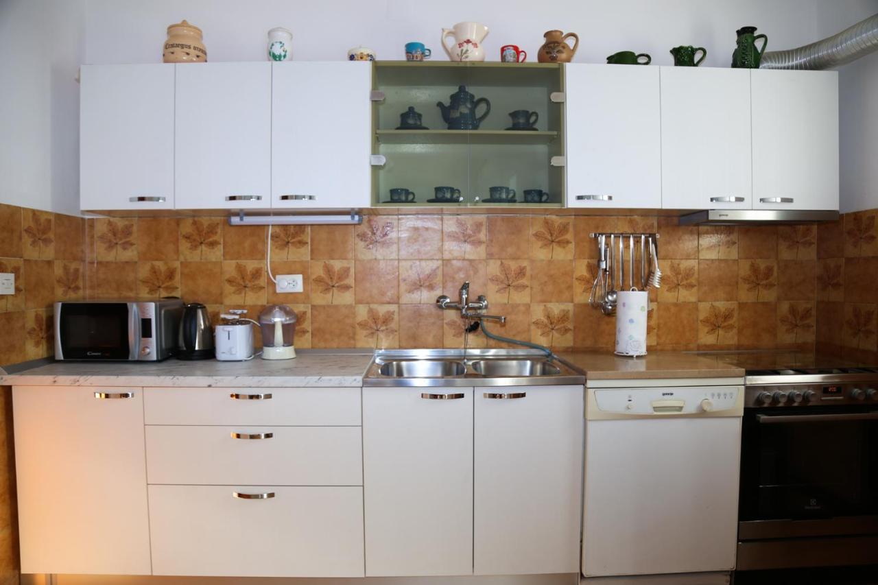 Artistic Summer House Marinovic With Garden&Bbq ซูเปตาร์ ภายนอก รูปภาพ
